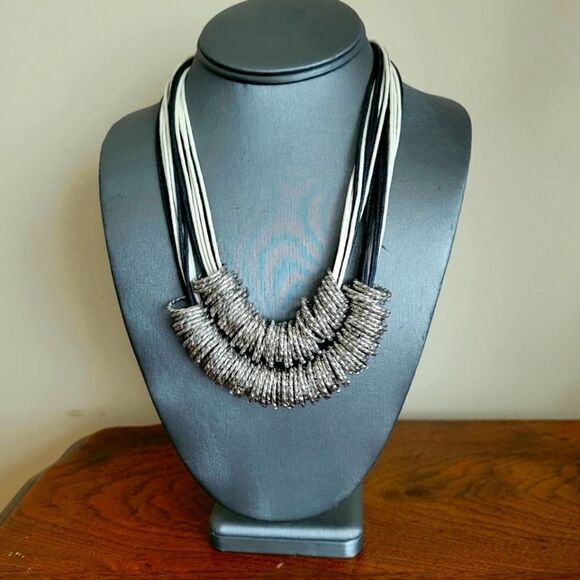 Fashion Jewelry Statement Necklace - Picture 2 of 3